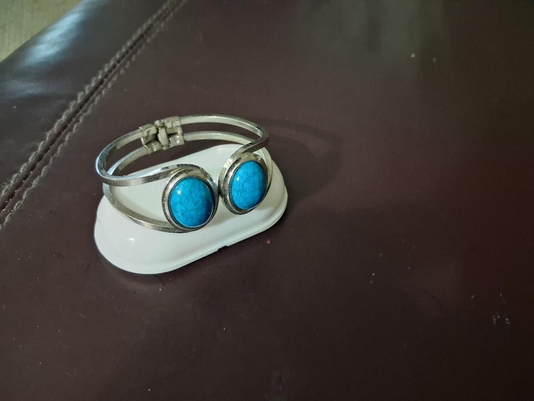 Vintage blue new site c a b o c h o n silver tone hinged cuff bracelet