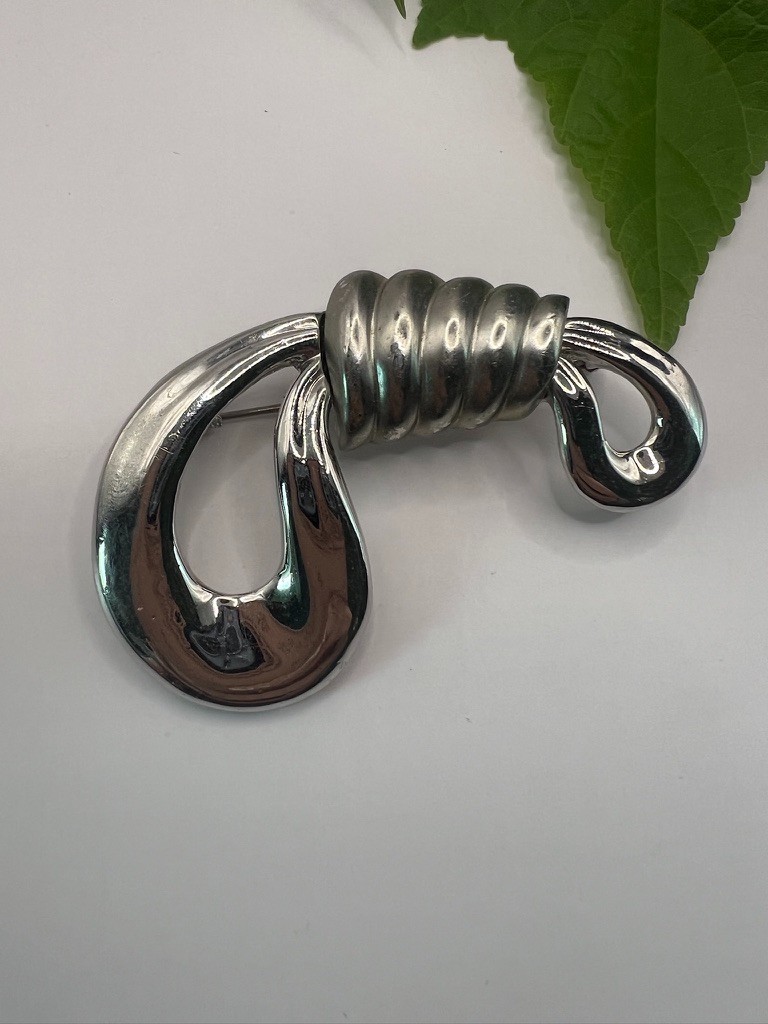 Vintage Modernist Silver Rope Knot Brooch Sculptural Statement Pin 1980s 1990s