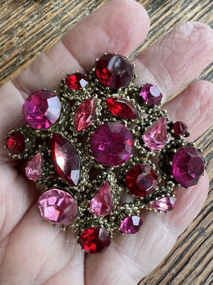 Vintage Weiss Shades of Pink & Red Different Shapes Brutalist RS Pin 2 1/4″ H”