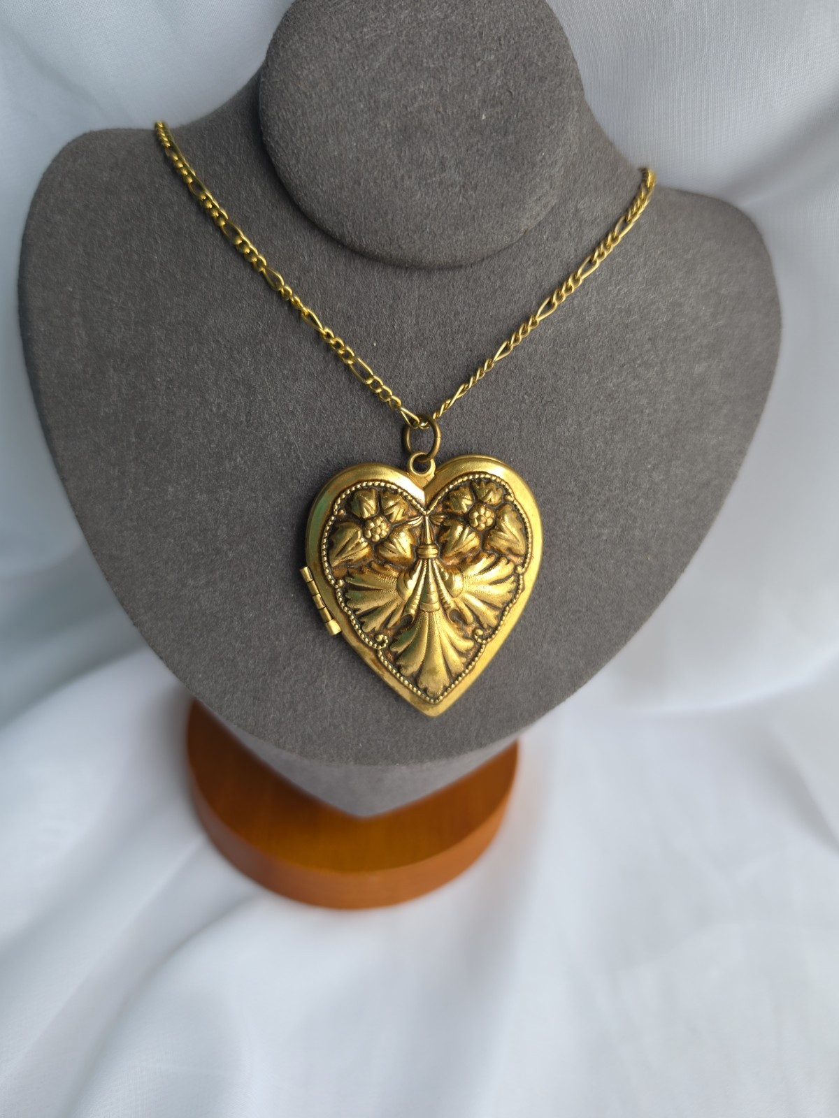Vintage Repousse Heart Locket Large Pendant on 20″ Chain Gold Plated