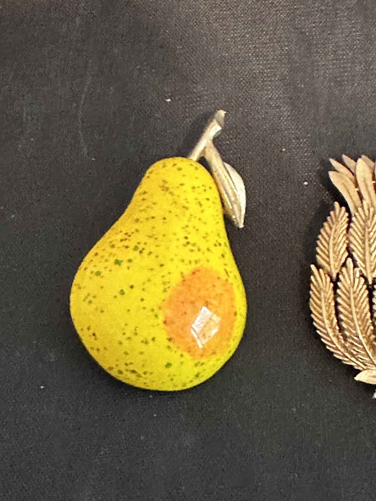 VTG TRIFARI SIGNED 2 1/4” GP PINEAPPLE & ENAMEL PEAR PINS – Costume Jewelry