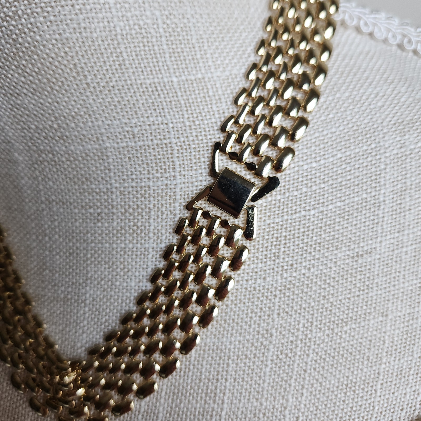 Vintage Gold Tone Mesh Link Necklace | 16″ Fluid Chain Collar