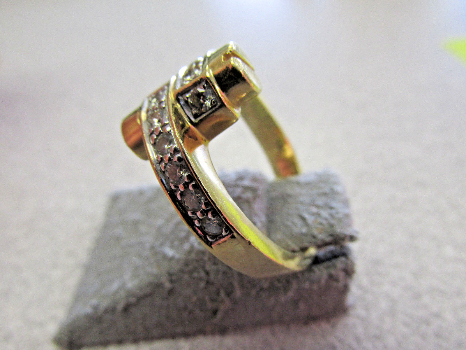 Beautiful 18k Gold 1.00 ctw. VS1-G Modern Diamond Ring size 7.75 Make Offer