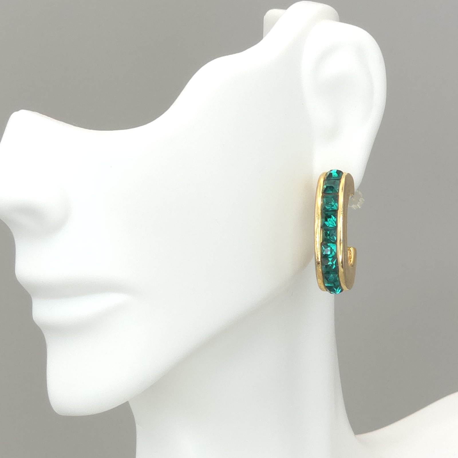 Carolee Vintage Emerald green 1/ 2hoop earrings, gold toned, almost 1″ 6mm wide