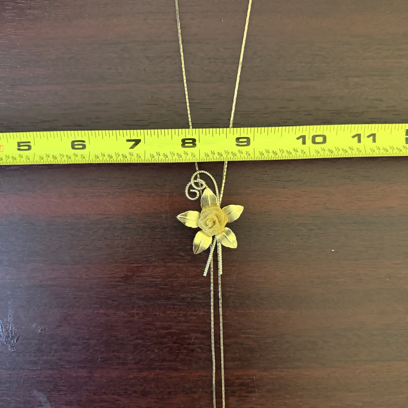 Stunning Gold Tone Bolo Lariat Style Necklace W/ Gold Roses & Mesh In EUC