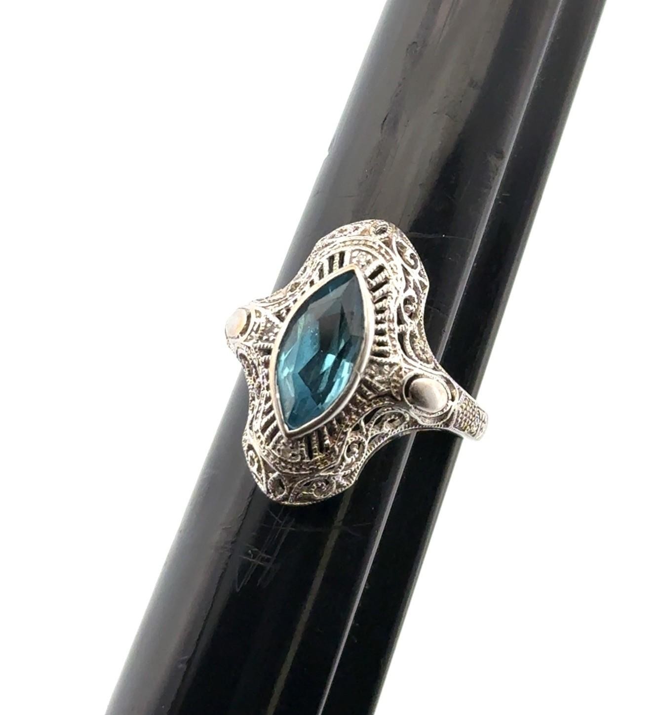 Size: 8 Vintage 10k White Gold Filigree Open Work Blue Topaz Ring 4.3g