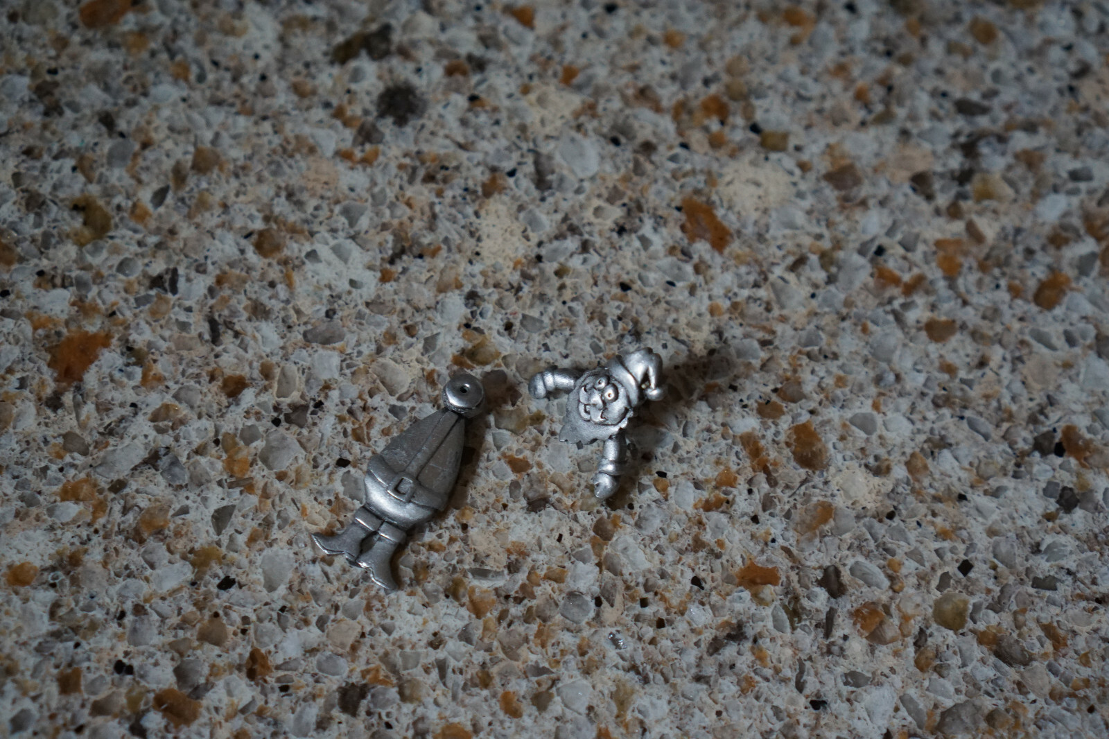 Women’s Vintage Pewter Metal – Santa Clause Jointed Single Earring or Pin Lapel