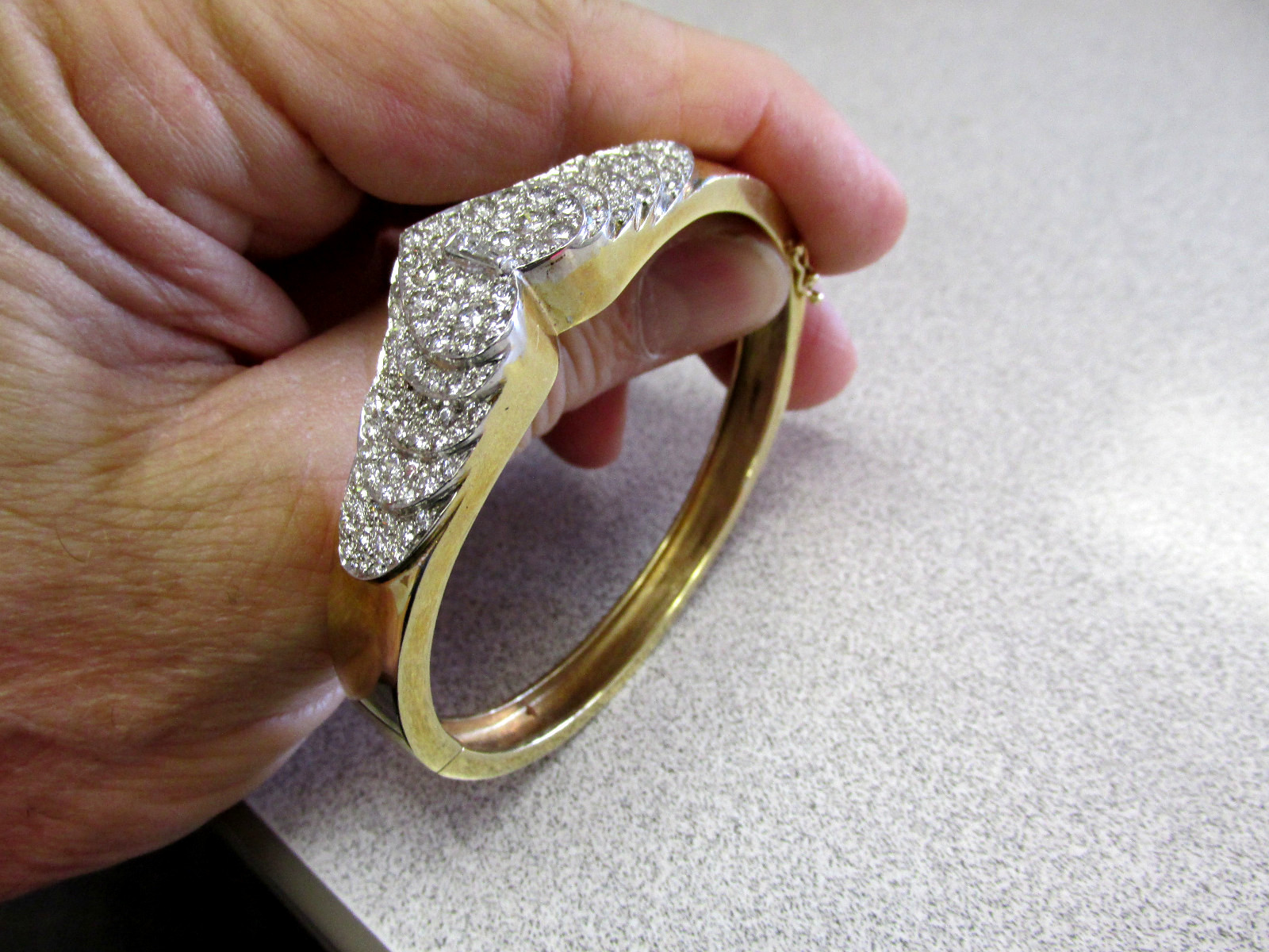 Incredible Diamond Bangle Heart Bracelet VVS1-VS1-G Diamonds Make Offer