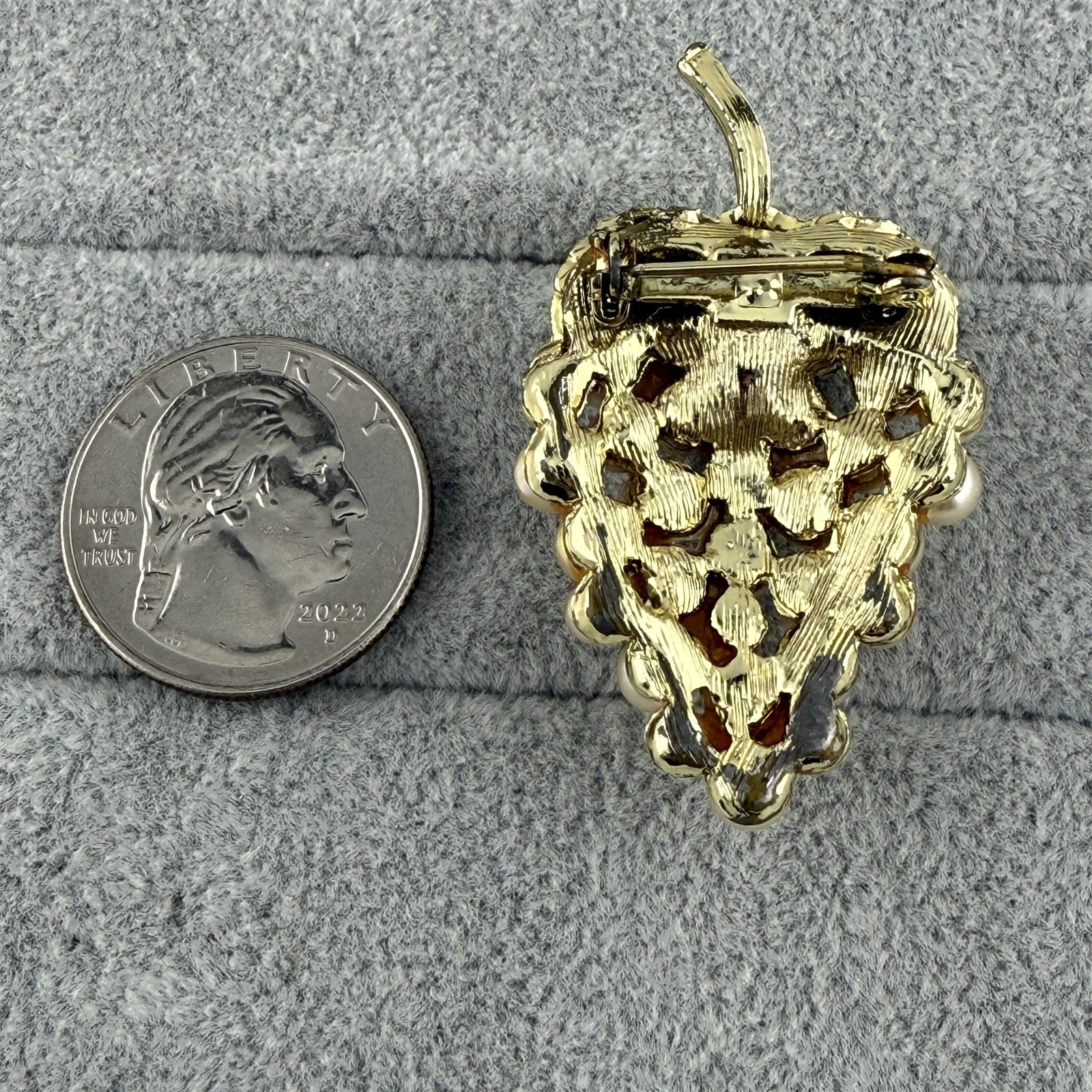 Vintage Grapes Grape Cluster Bunch Faux Pearl Gold Tone Brooch Pin #64993