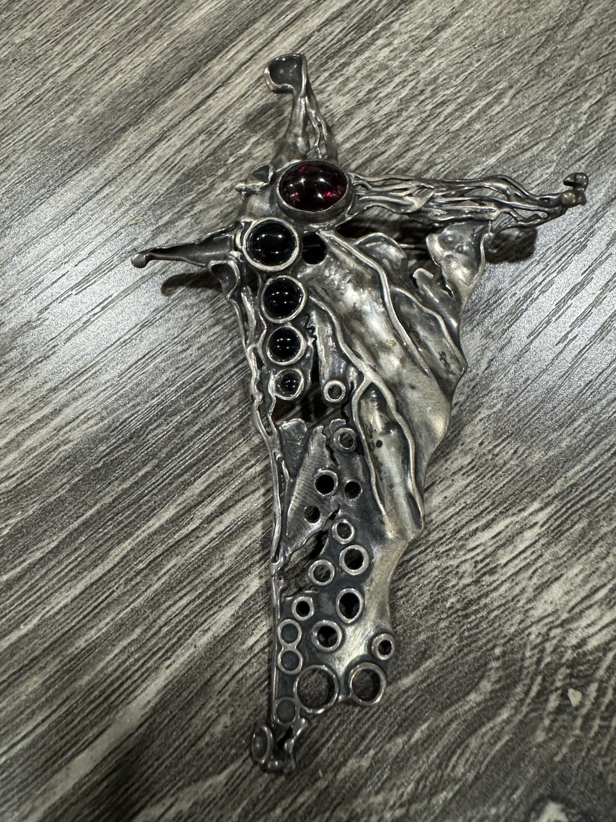 VINTAGE STERLING SILVER PORANS GARNET BROOCH V