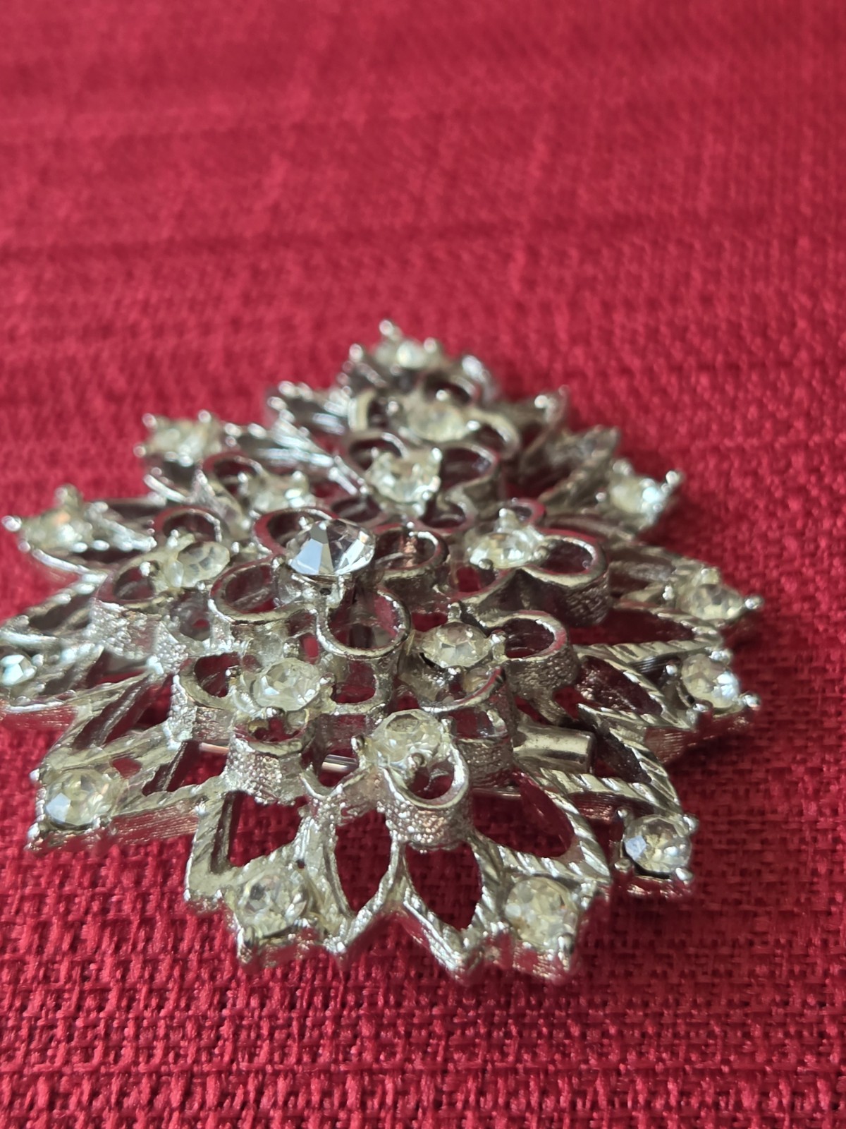 Vintage Silver Toned Classic Floral Cluster Rhinestone Estate Pin Brooch