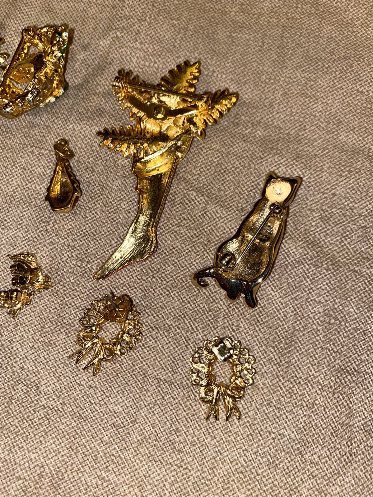 Lot Of 11 Vintage Avon Monet Christmas Costume Jewelry 1960-80’s Pins & Brooches