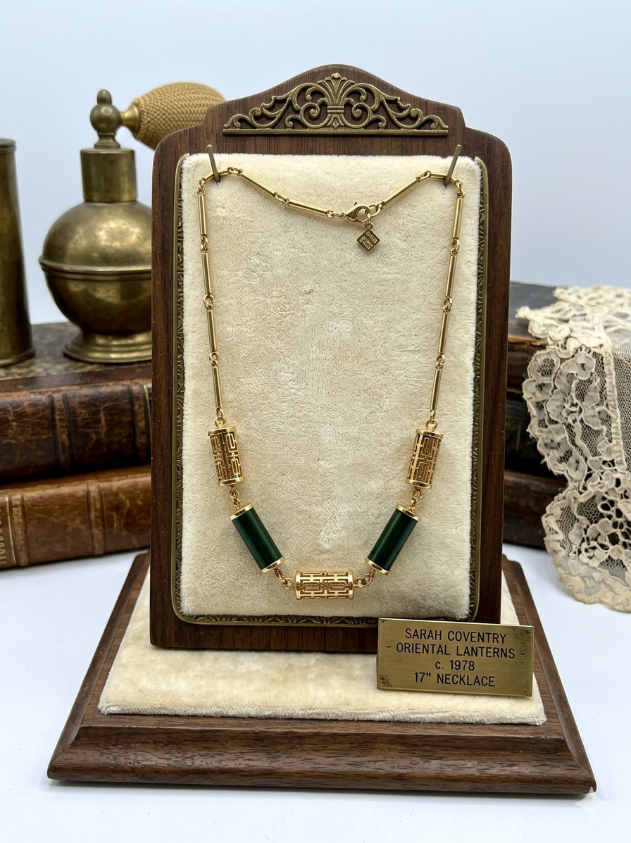 1978 Sarah Coventry Oriental Lanterns Faux Jade Gold Tone Filigree 17″ Necklace