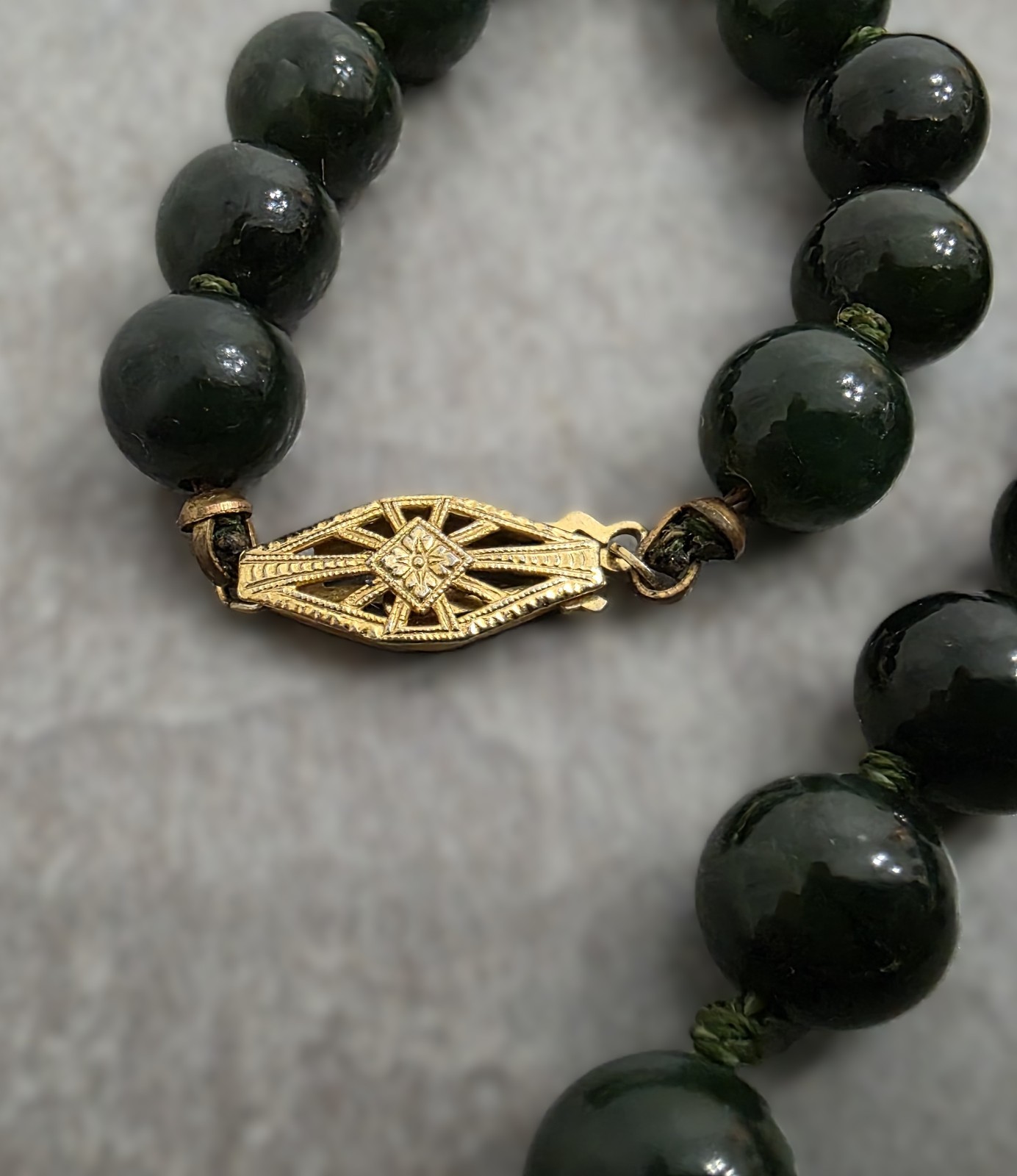 Vintage 18″ Dark Green JADITE JADE 8mm Knotted Beaded Necklace