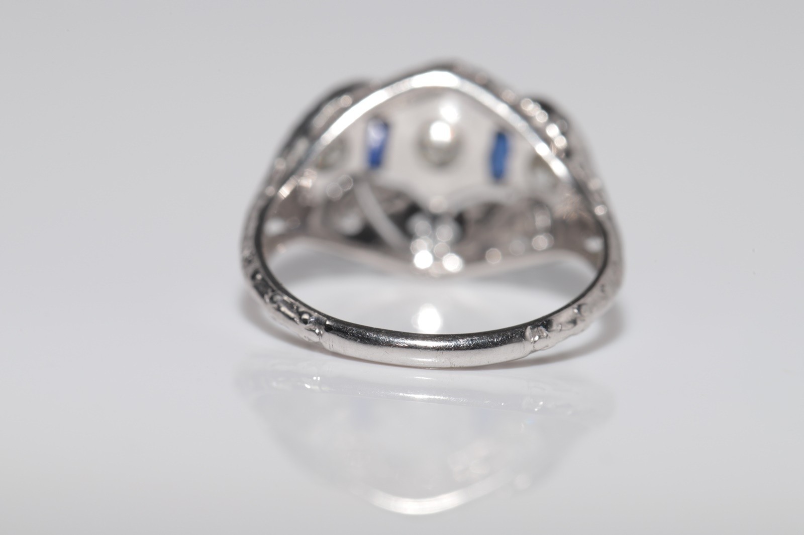 Antique Circa 1920s Art Deco 18k Gold Natural Diamond And Sapphire Ring