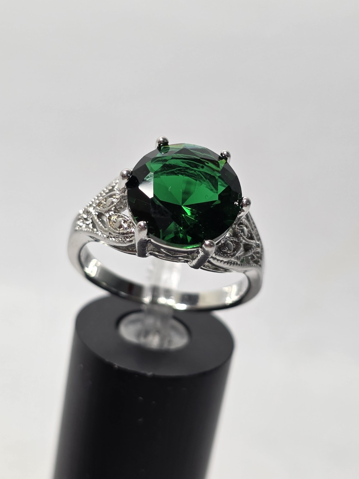 Vintage Silver Tone Filigree Ring Sz 9.5 Emerald Green Faceted Crystal Solitaire