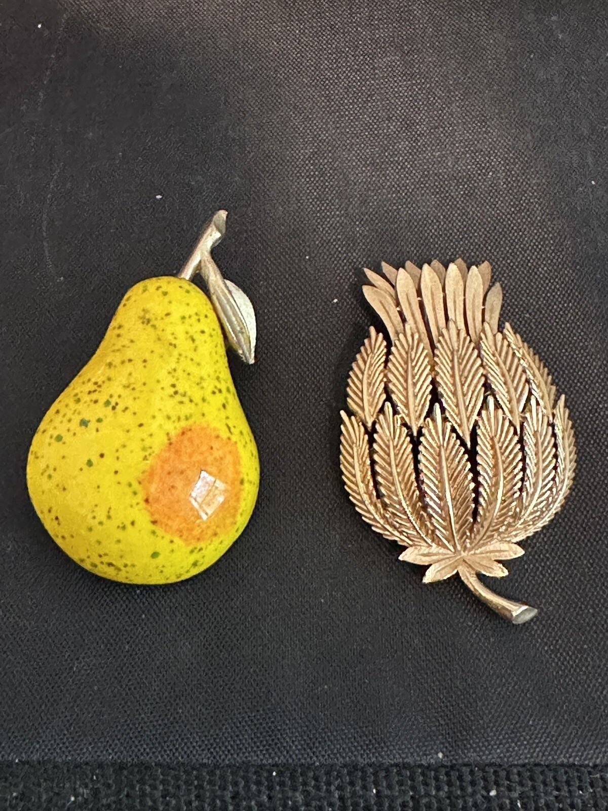 VTG TRIFARI SIGNED 2 1/4” GP PINEAPPLE & ENAMEL PEAR PINS – Costume Jewelry