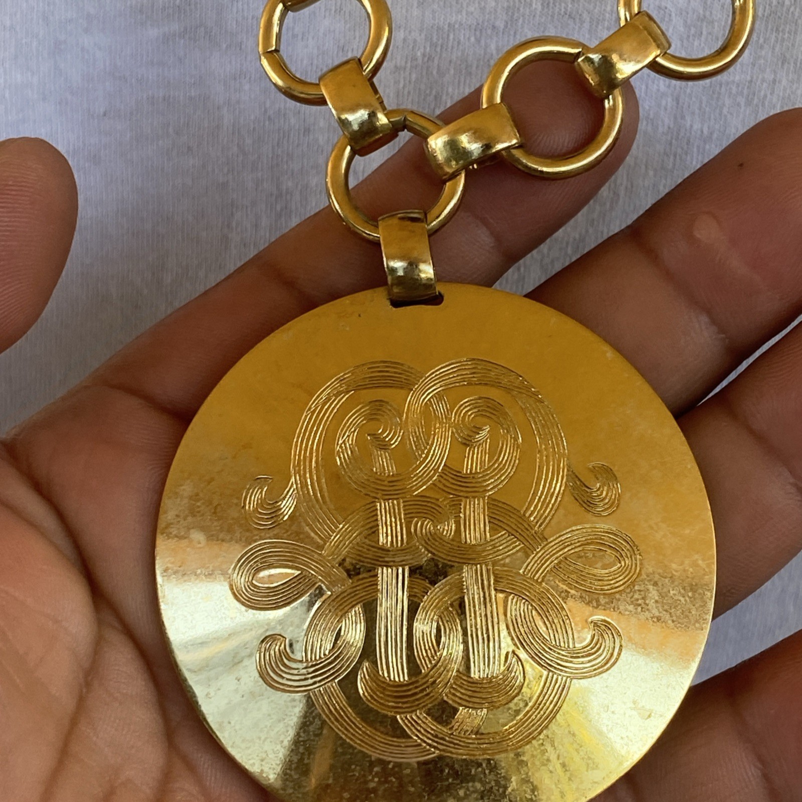 1980s Monet Gold Tone Circle Locket Pendant Chain Necklace