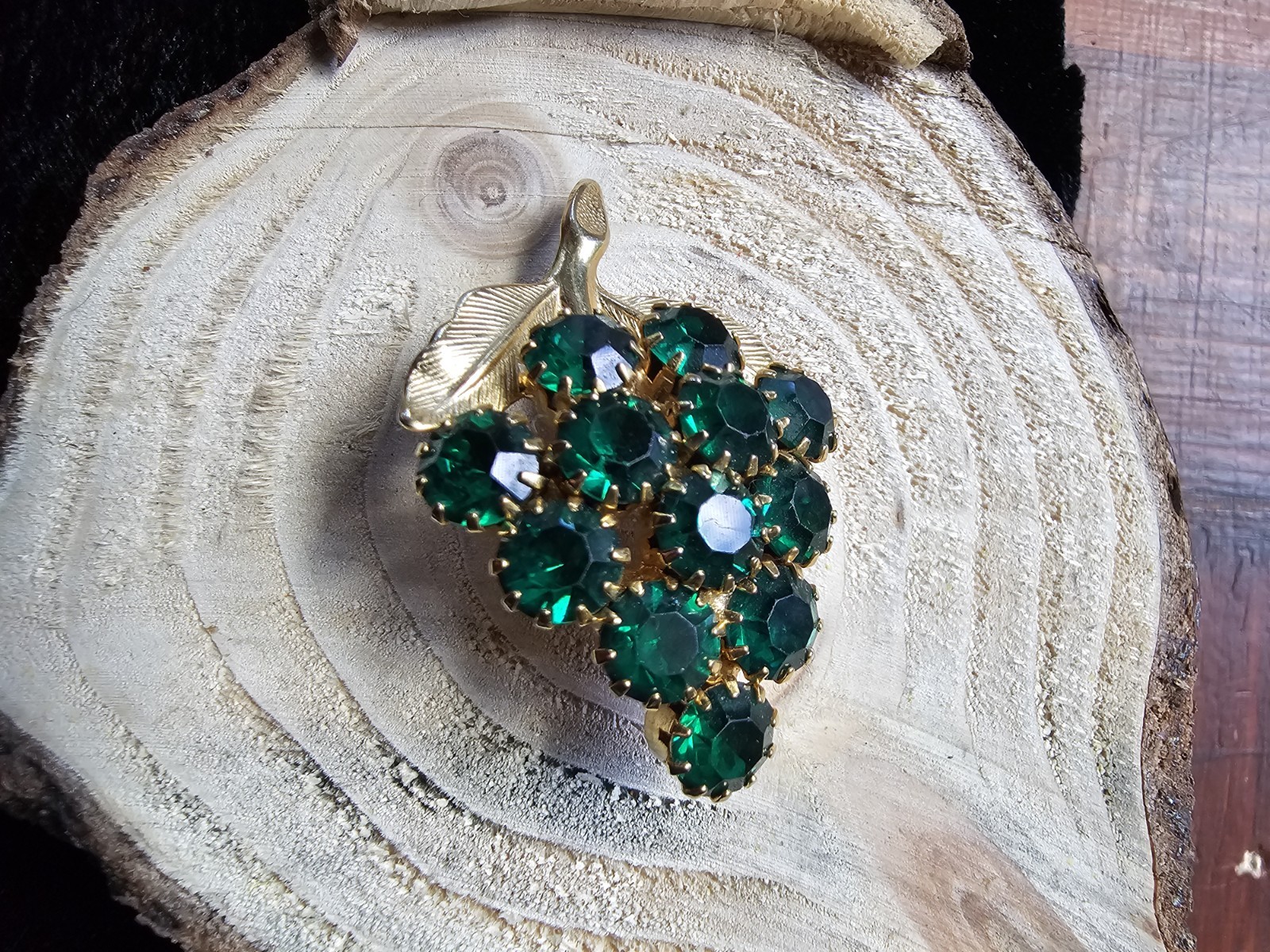 Estate Grape Cluster Brooch Green Rhinestones Gold Tone Prong Set Mcm Pin