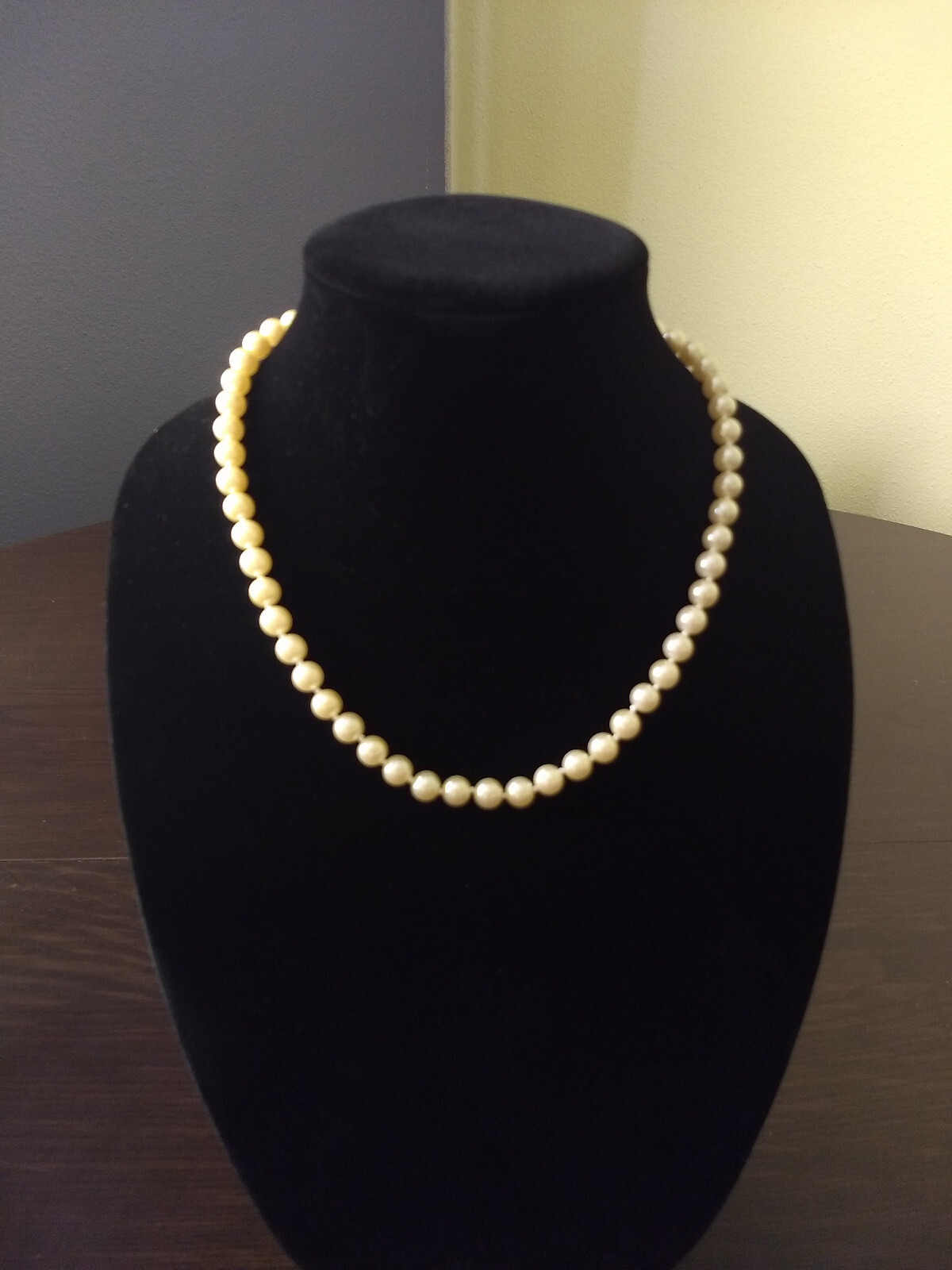 Avon Faux Pearl Knotted Necklace Gold Tone Fish Hook Clasp Classic Quiet Luxury