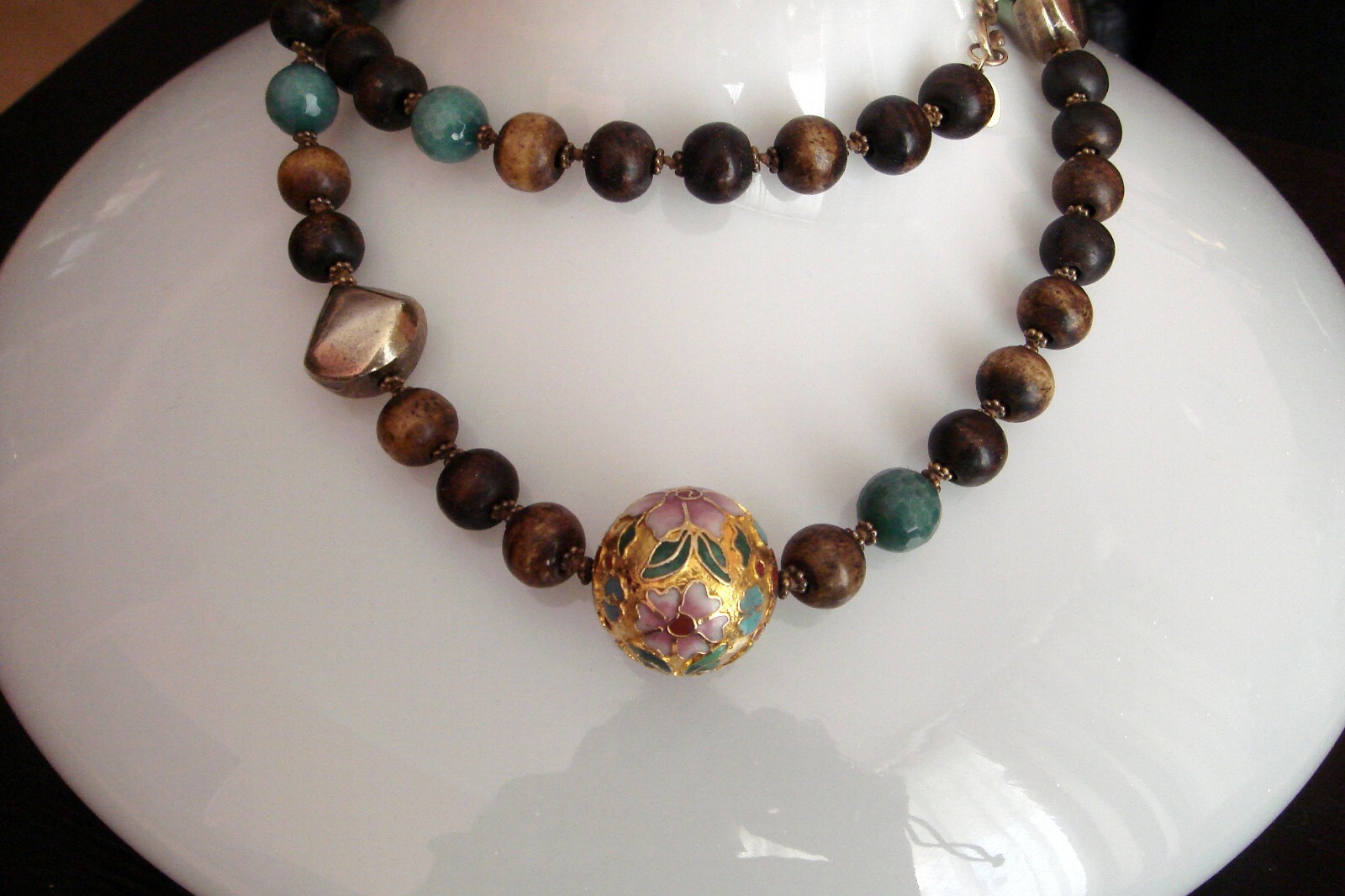 VTG GARA DANIELLE WOODEN,STONE,ENAMEL GOLD TONE BEADED STRAND NECKLACE.