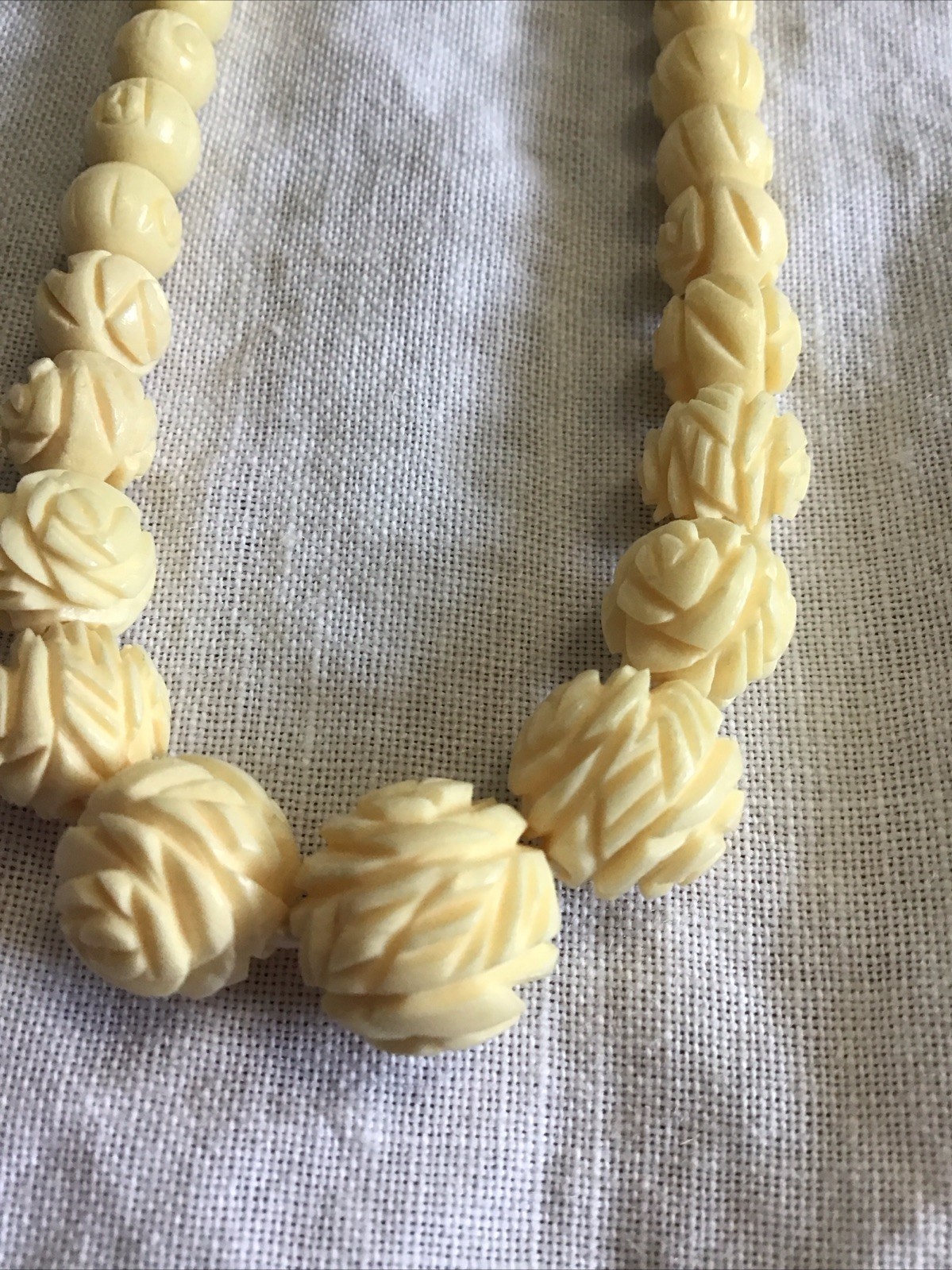 Vintage Hand Carved Rose Necklace – Graduated Floral Beads 1930s–1950s 18”