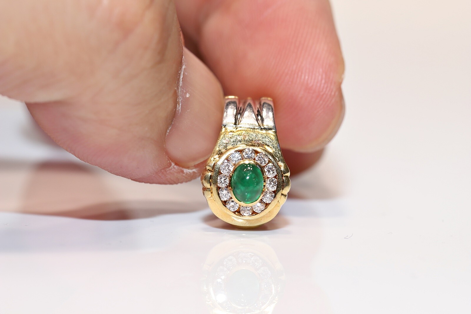 Vintage 18k Gold Natural Diamond And Cabochon Cut Emerald Earring