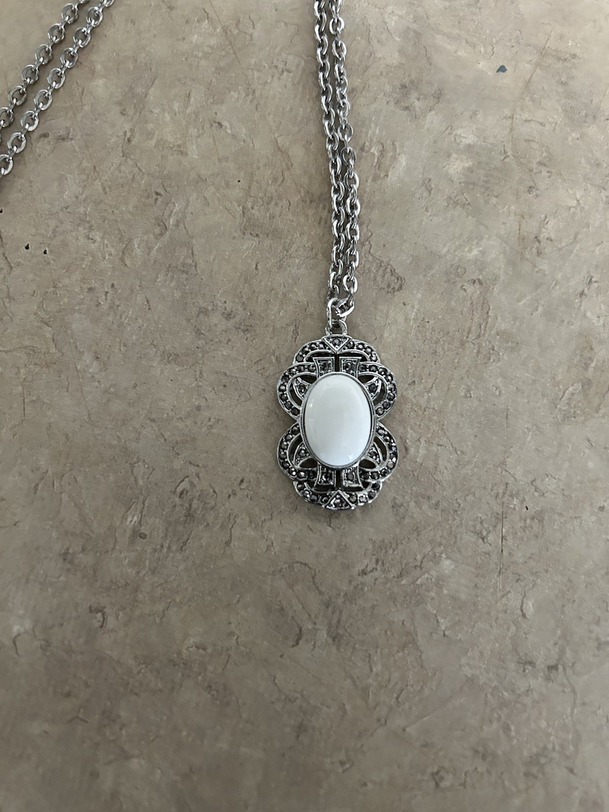 Vintage silver Tone White Stone With Rhinestone Design Necklace