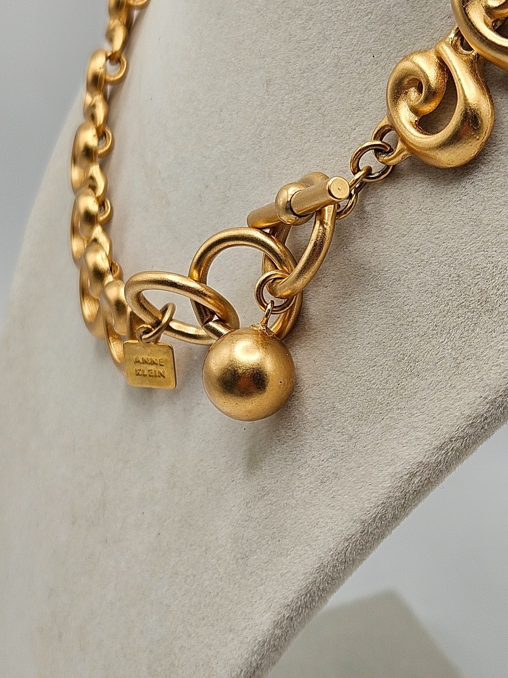 VINTAGE Anne Klein AK Matte Gold Tone Swirl Articulated Link Chain Necklace