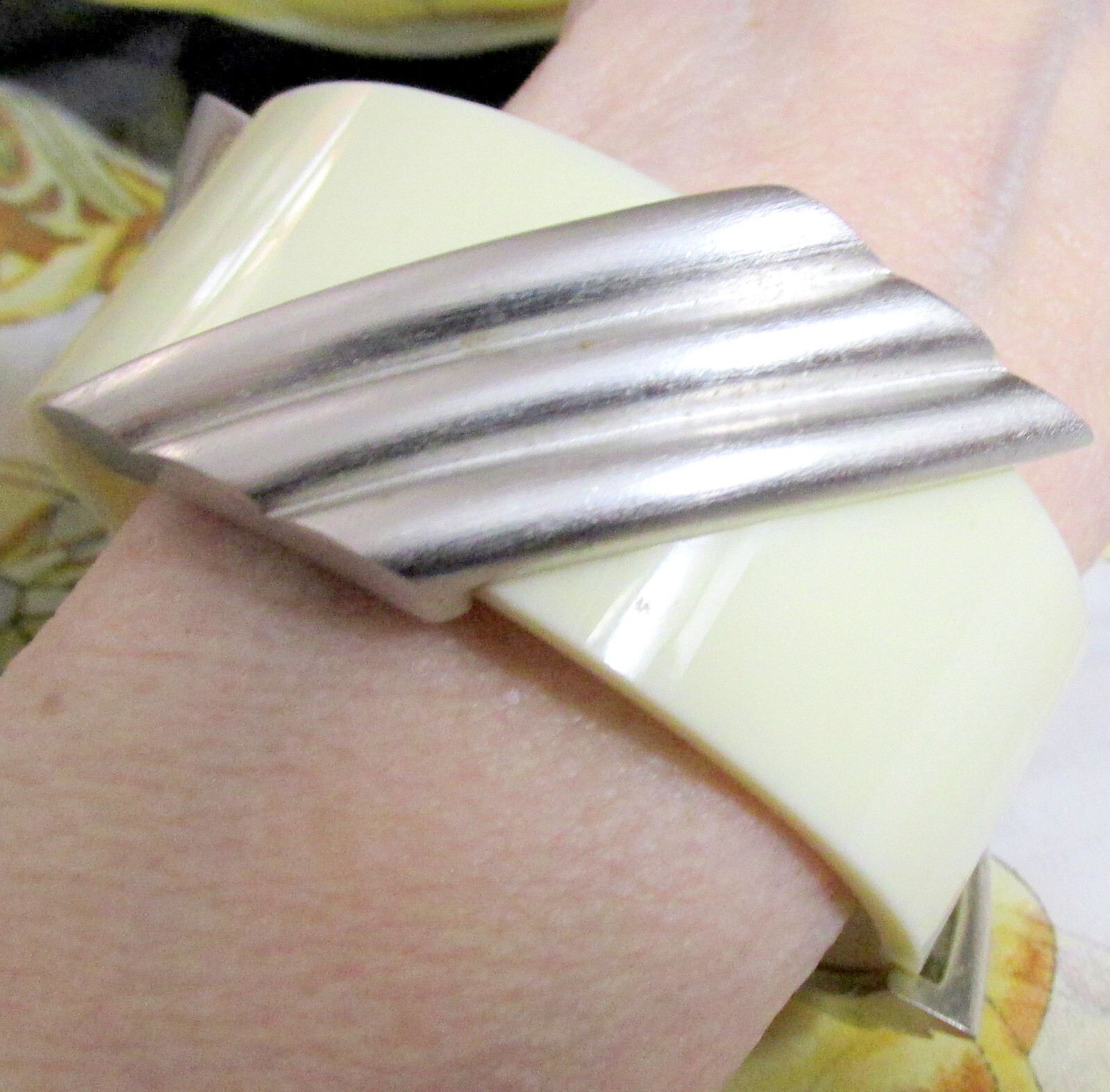 VTG RUNWAY MONET OFF WHITE LUCITE SILVER DECO MODERNIST BRACELET ‘DIRECTIVES’