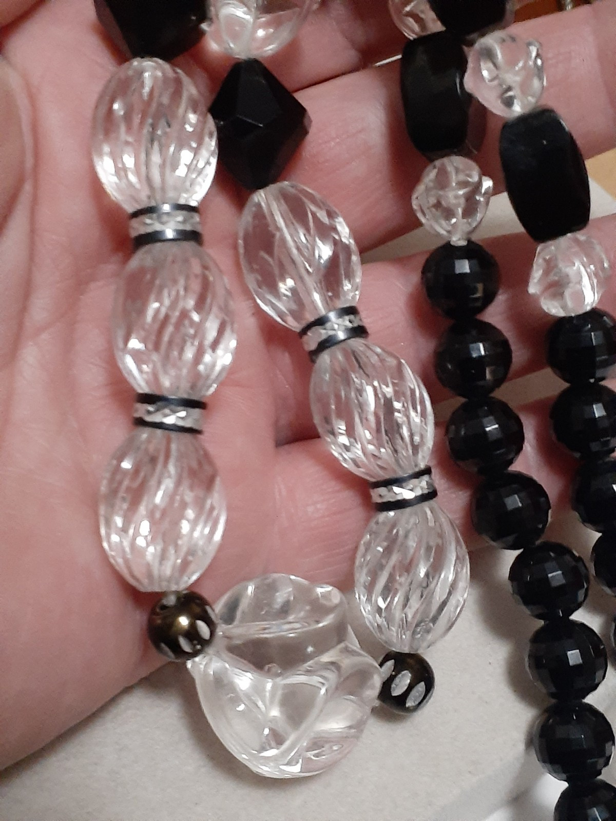 Vintage black & clear lucite bead chunky necklace w/rondelle spacer beads 25″