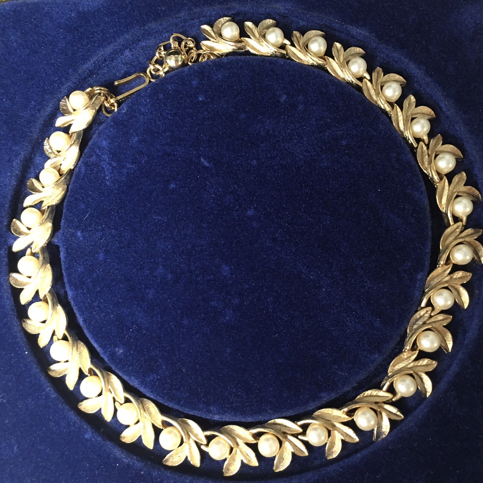 1971 VTG Avon Evening Creation Flower Simulated Pearl Necklace Earrings Box Set