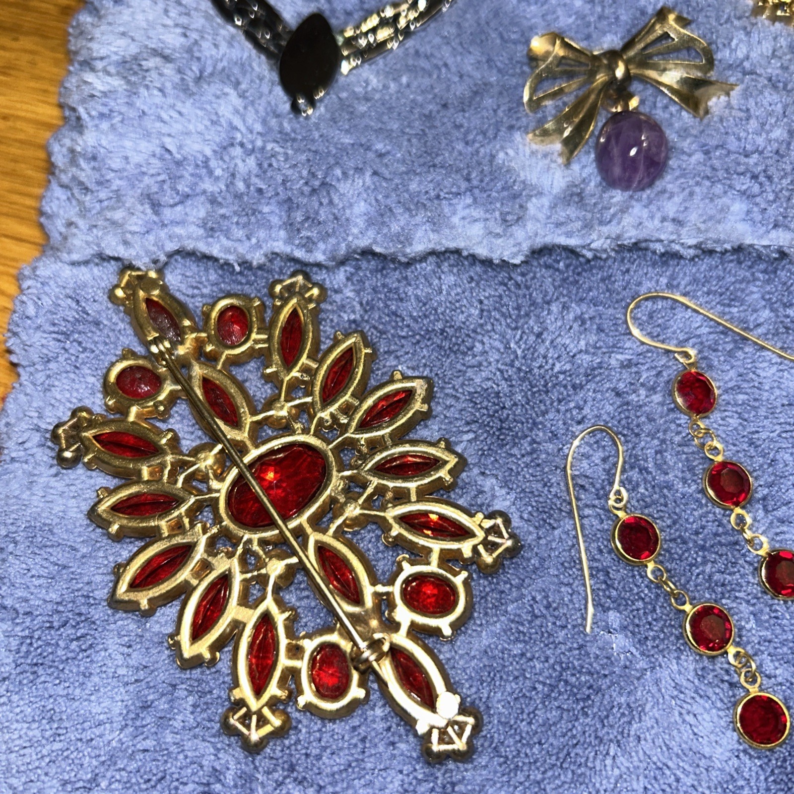 Lot 15 Pieces Modern to Vintage Fashion Jewelry in New Condition