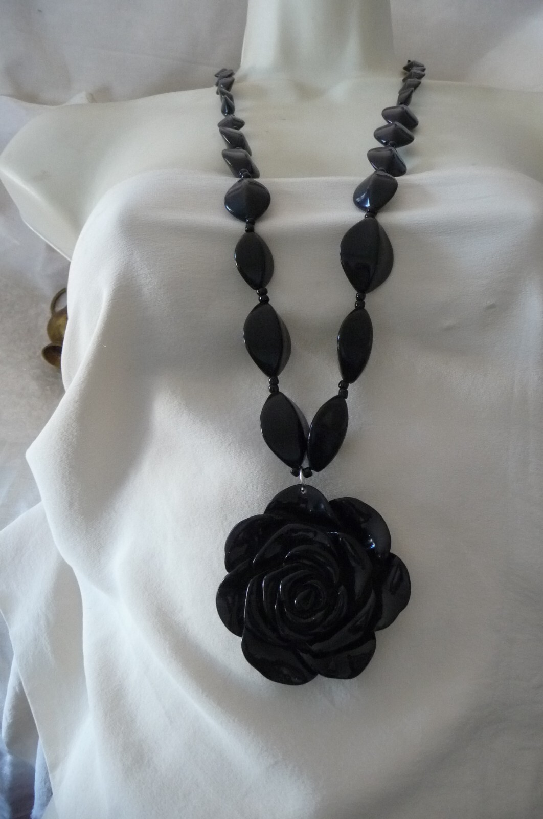 #810A NECKLACE 15″L BY GWEN BLACK BEADS w LARGE 2 3/4″ R BLACK FLOWER PENDANT