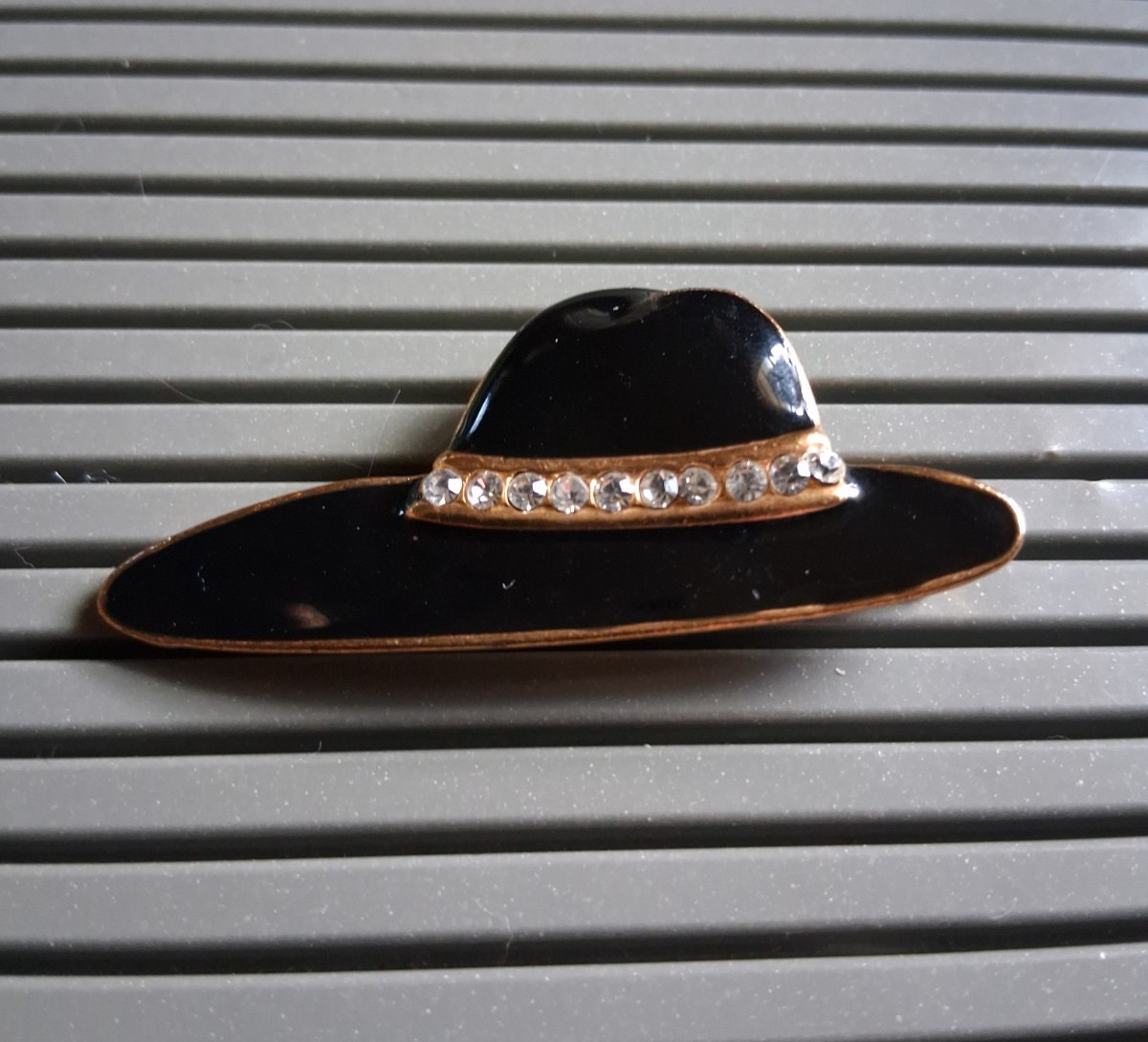 VTG Colormates Enamel Rhinestones Hat Pins Sawdust Art Deco Woman In Red Brooch