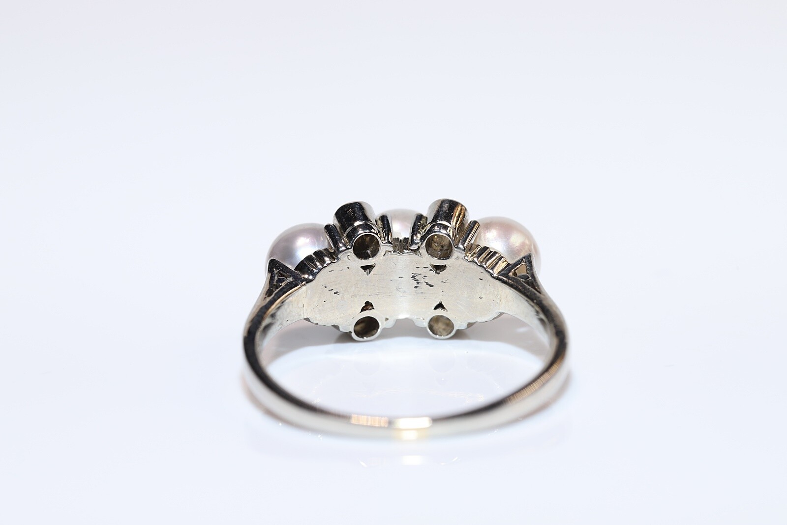 Vintage Circa 1970s handcrafted 14k Gold Natural Diamond And Pearl Ring