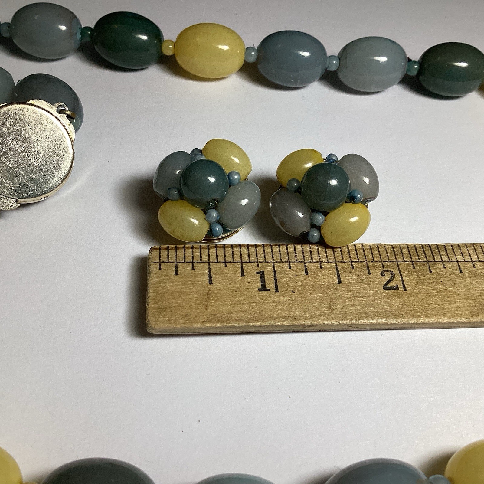 AWESOME VINTAGE 25” NECKLACE & CLIP-ON EARRINGS SET GRAY BLUE & YELLOW TONES