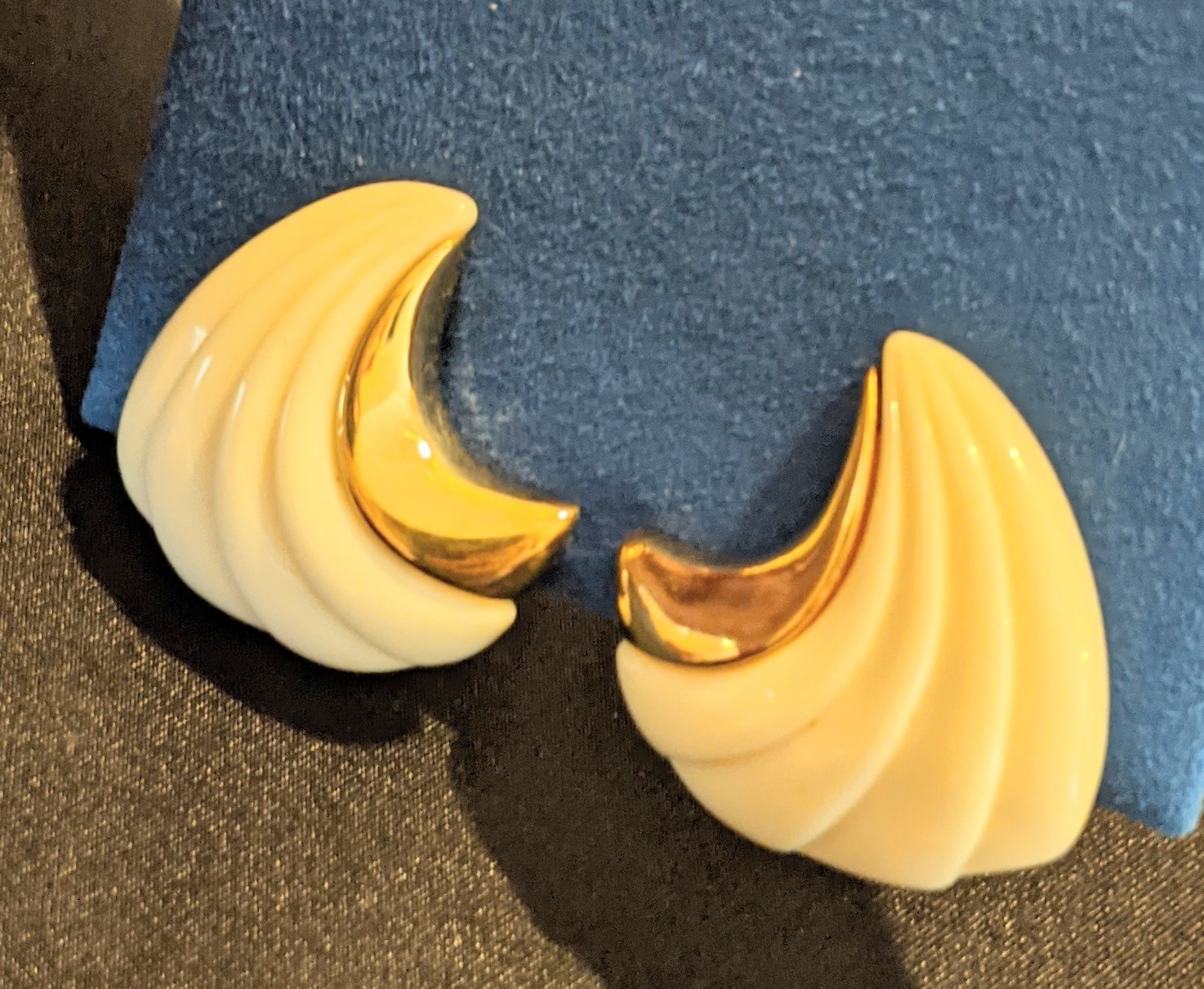 Vintage Monet Gold Tone & Ivory Acrylic/Lucite Scalloped Swirl Clip-on Earrings