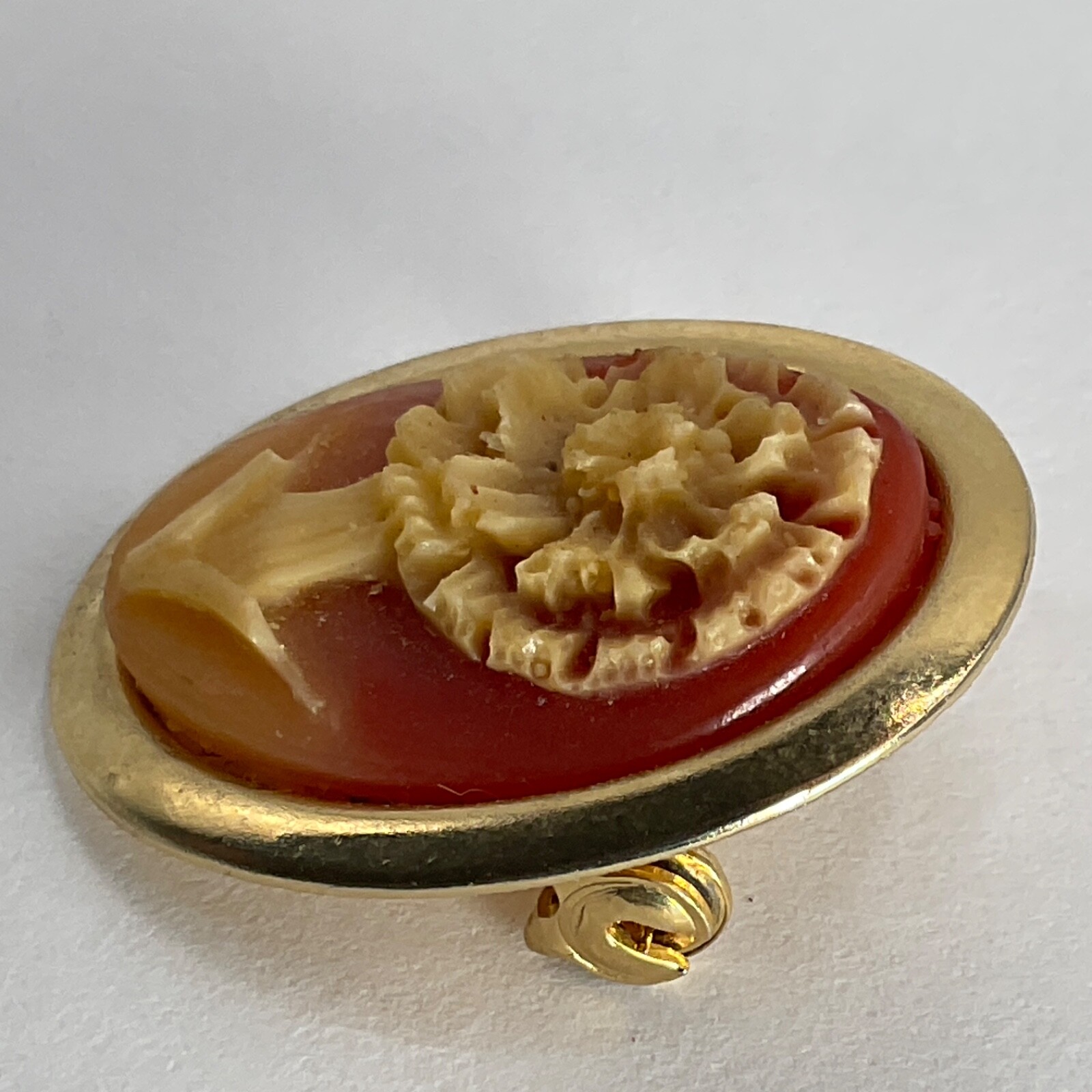 Vintage Brooch FLOWER Cameo Pin Resin Orange Cream Gold Tone Floral Oval 1”