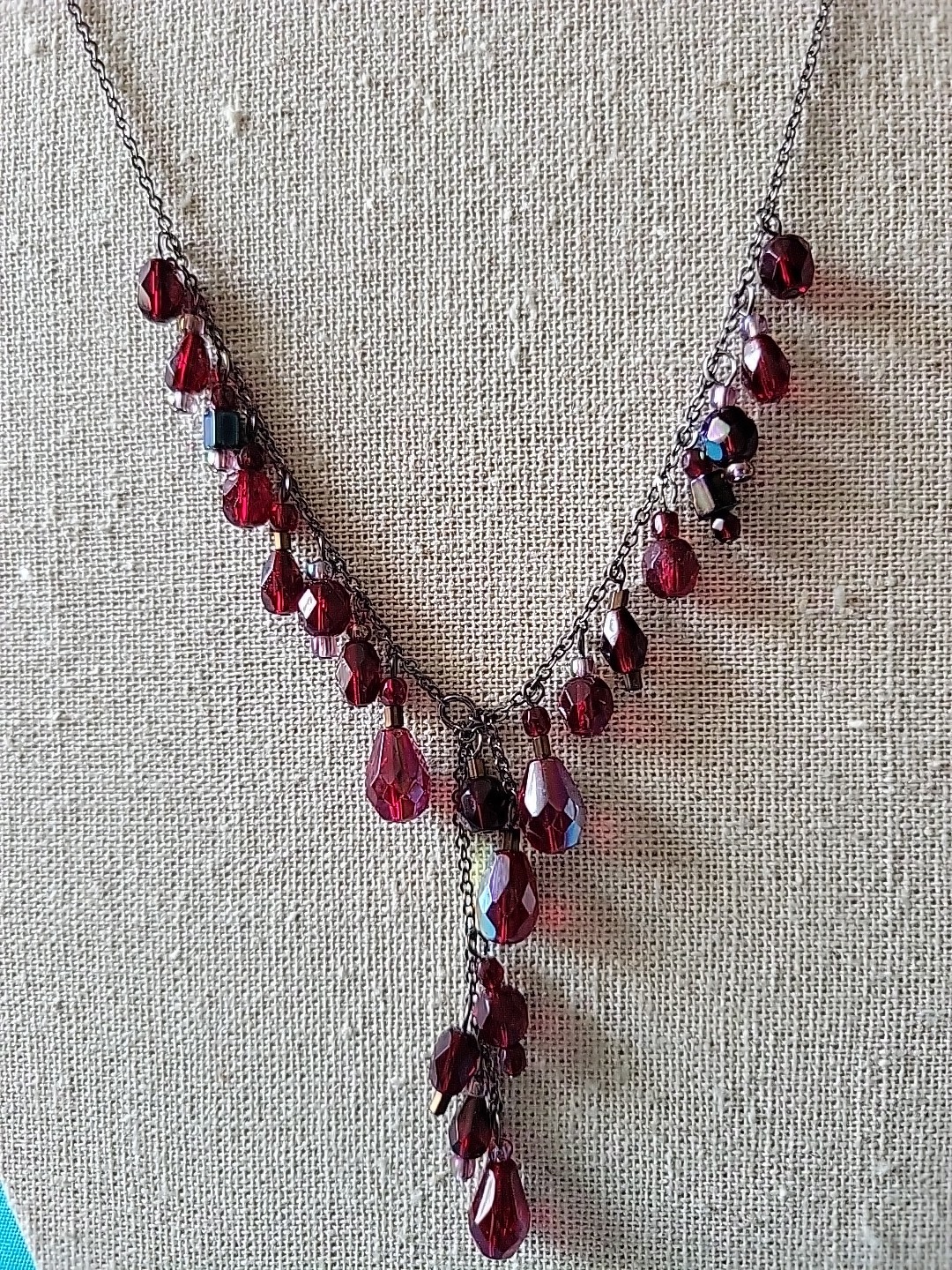 Vintage Ruby Red Faceted Glass Teardrop Iridescent Beaded Necklace On 22″ Chain