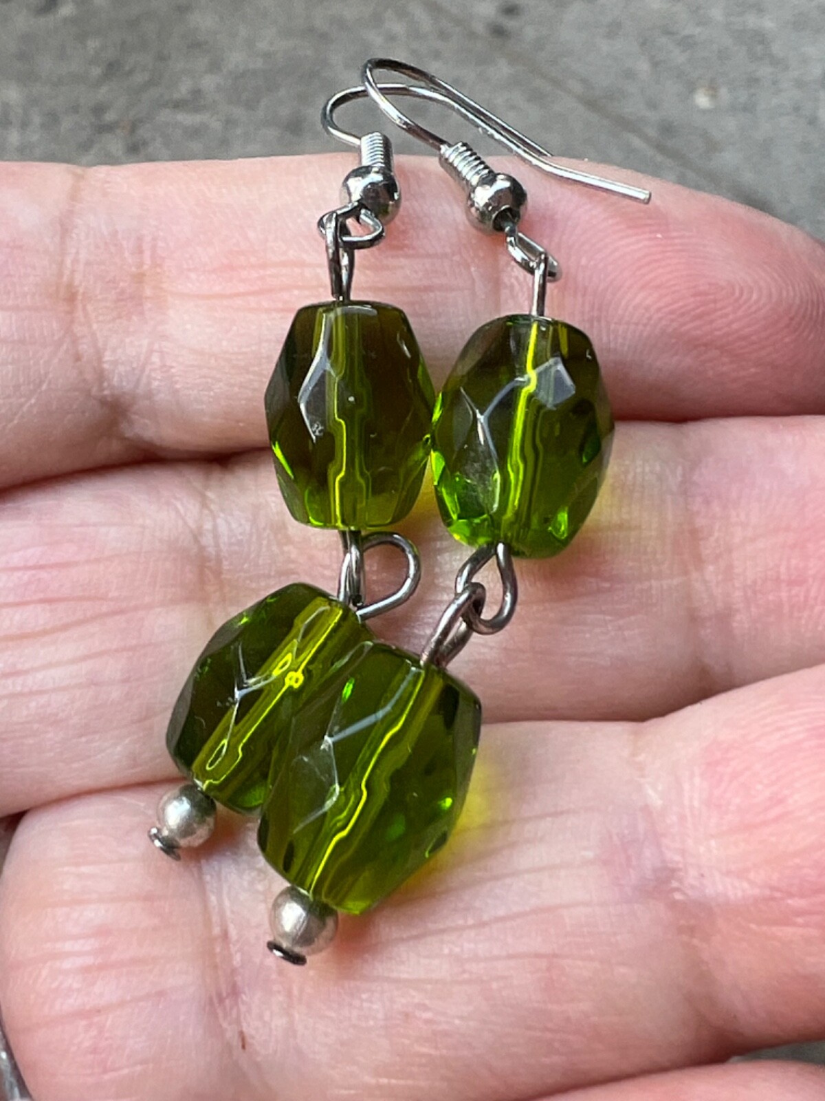 VINTAGE VIVID PERIDOT GREEN COLOR FACETED PASTE GLASS LONG DANGLE DROP EARRINGS