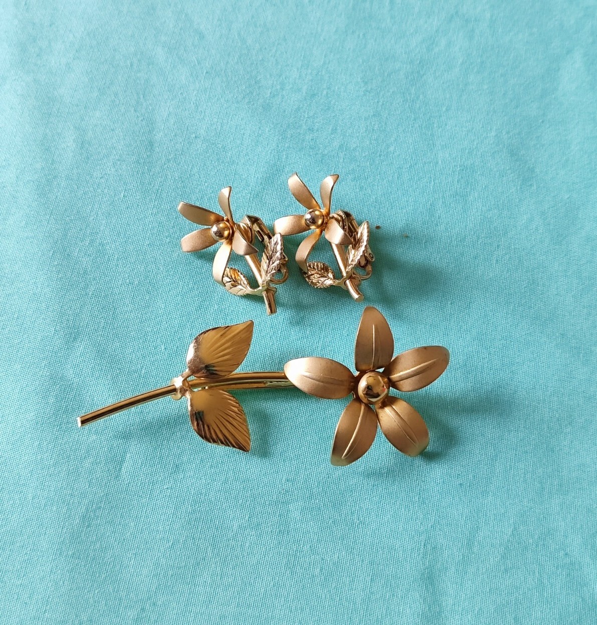 Vintage Flower Brooch Pin And Clip On Earrings Set Gold Garden Spring Summer