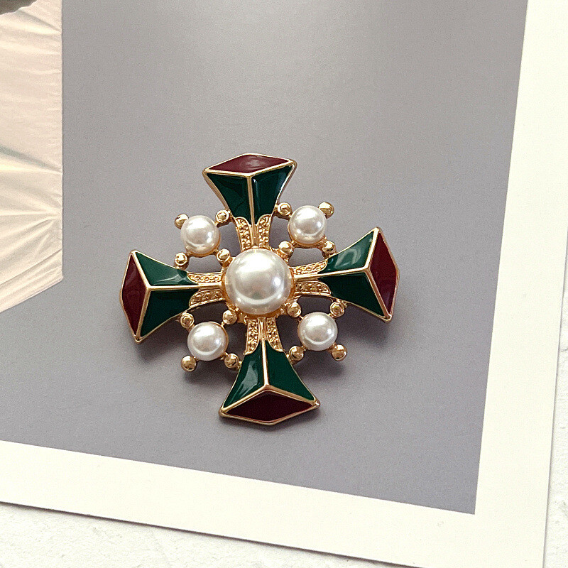 Vintage Baroque Court Brooch – Cross Enamel Lapel Pin for Clothing & Suit
