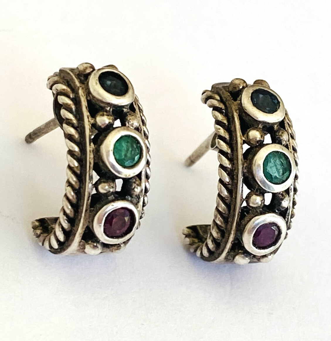 VINTAGE SIGNED STERLING SILVER RUBY EMERALD SAPPHIRE ROPED HALF HOOP EARRINGS