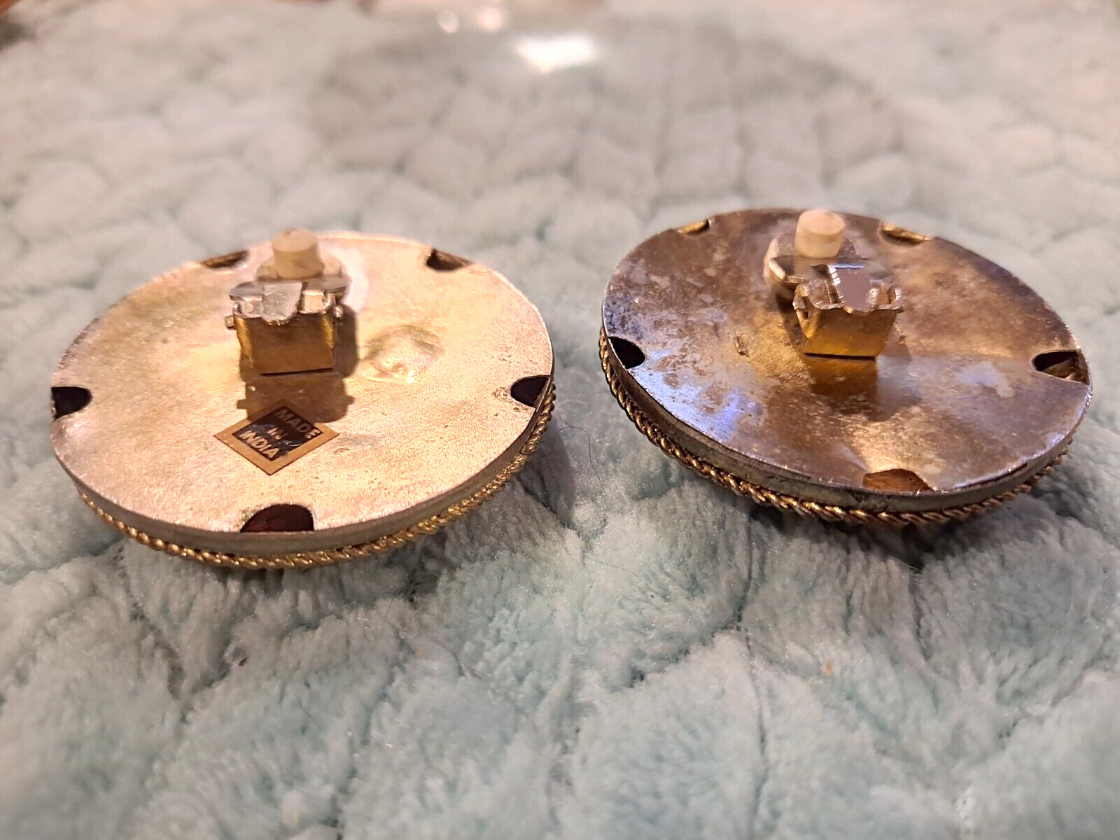 Made in India Metal With Center Unknown Stone Clip-on Costume Earrings