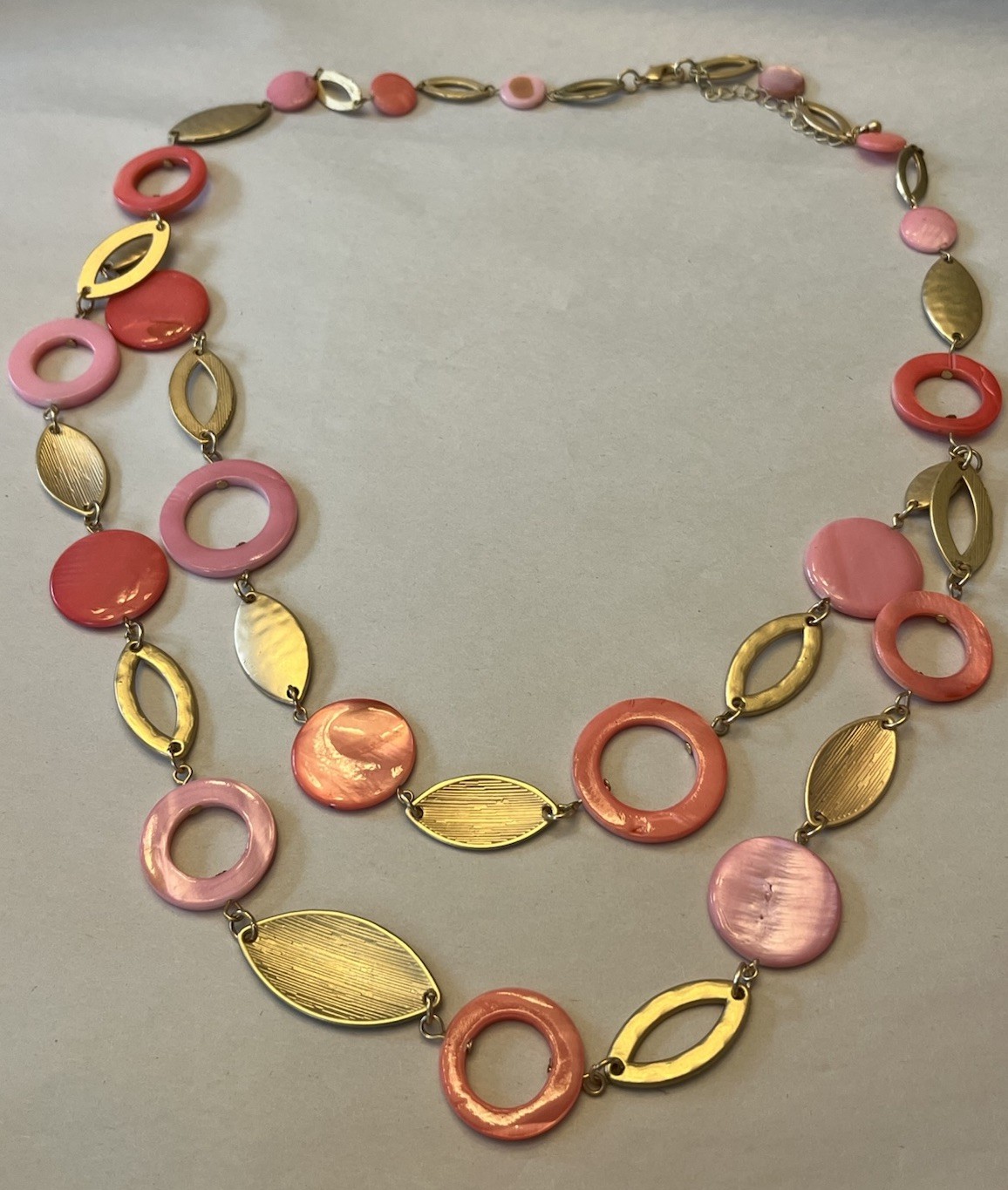 VTG gold tone pink shell long Double Length Round & Oval Necklace