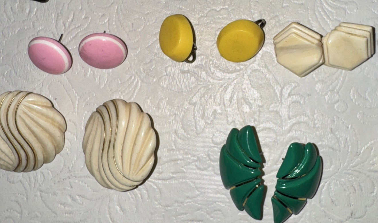 Vtg Earrings Lot 17 Lucite Plastic Celluloid Bakelite Thermoset Posts Clip Ons