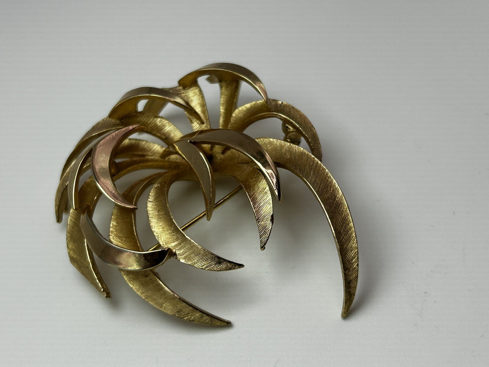 Vintage – Crown Trifari Gold Tone Starburst Textured Brooch – See Notes