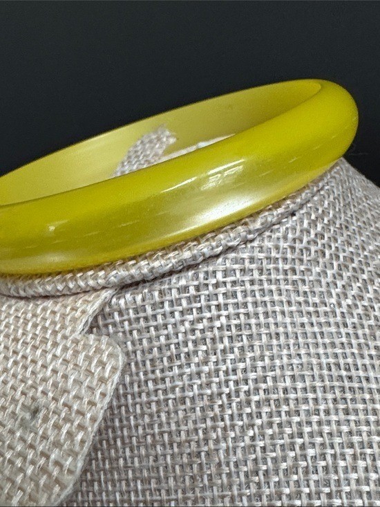 VTG 1950s Yellow Moonglow Lucite Bangle Mid Century Modern Thermoset Acrylic