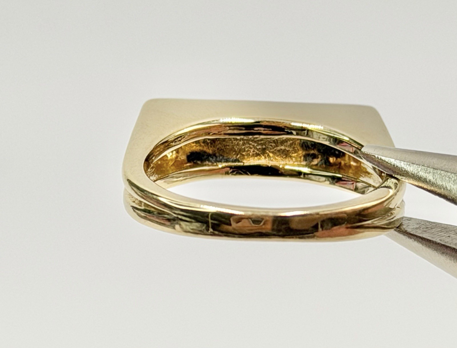 Vintage Ring Goldtone Clear Rinstones Marked 18kt HGE With A Crown Mark Sz 6.5